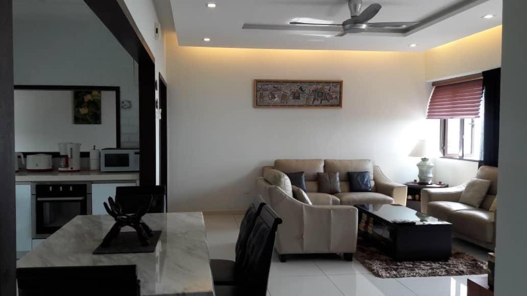 Susie'S Resort Seaview Suites At Sri Sayang Batu Feringgi Exteriör bild