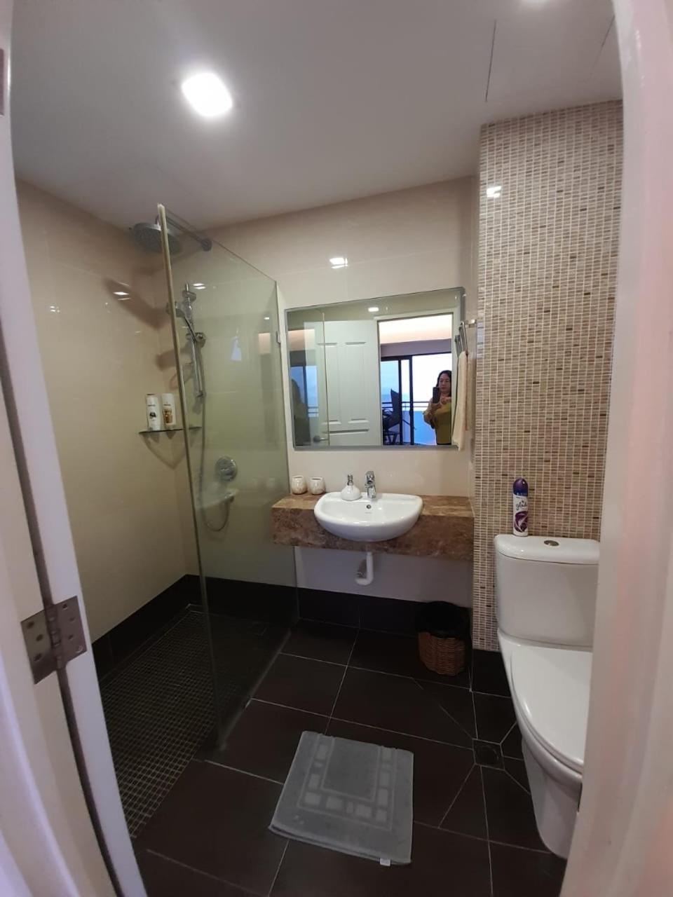 Susie'S Resort Seaview Suites At Sri Sayang Batu Feringgi Exteriör bild