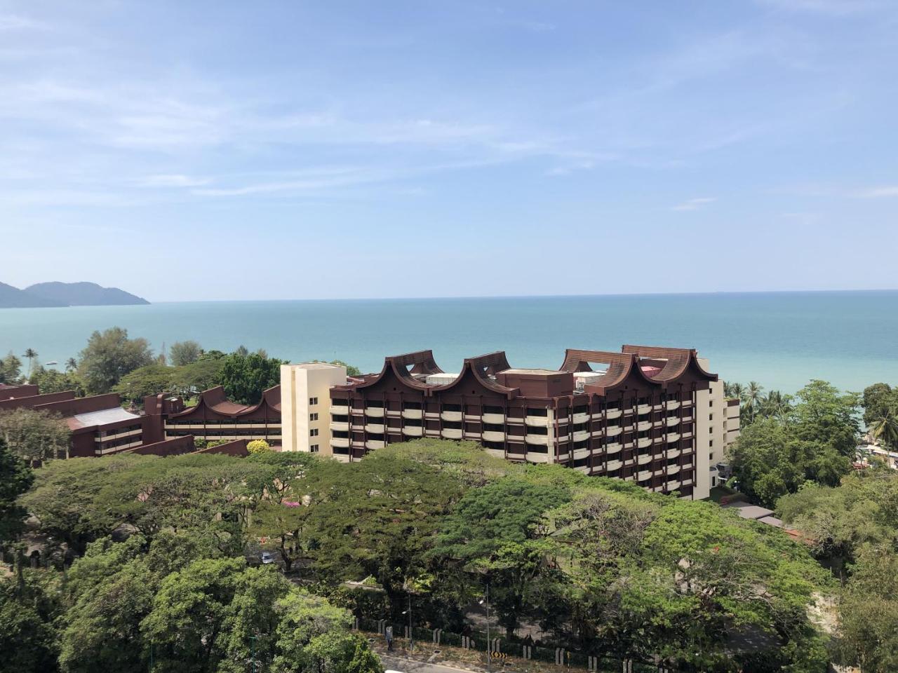 Susie'S Resort Seaview Suites At Sri Sayang Batu Feringgi Exteriör bild